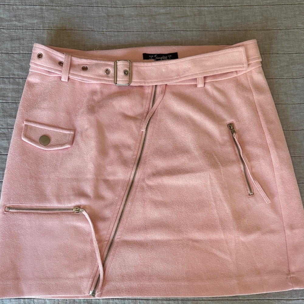 Simple Light Pink Mini Skirt with Zipper Accents